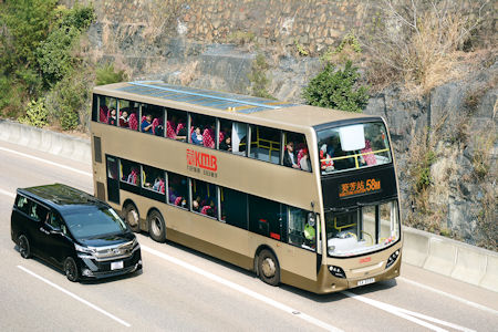 九巴第一代設計的太陽能板巴士，車頂安裝了20塊太陽能板。