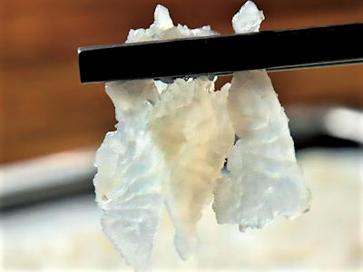 雪白剔透的鯪魚魚生坊間少有。