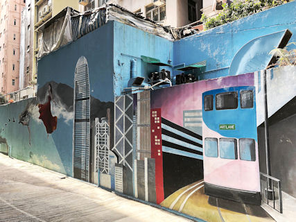 《Transformation》壁畫上的電車和金融中心建築物十分本土。