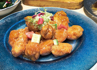 士多啤梨咕嚕肉，酸酸甜甜，很醒胃。