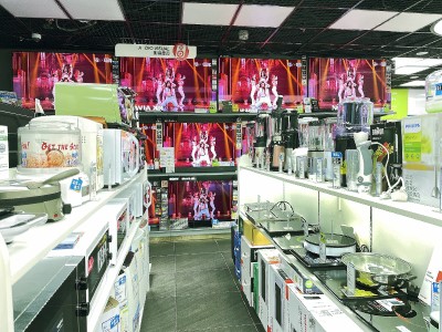 除了大型電器之外，近年多了內地小家電登陸電器店。