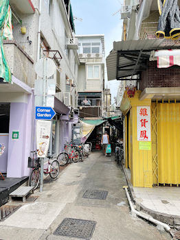 長洲的房子密密麻麻，大街小巷如同迷宮。