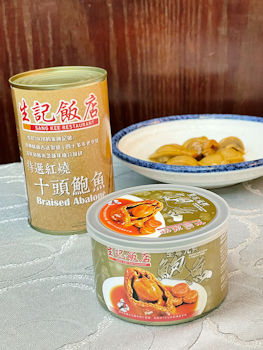 即食鮑魚（前）即開即食，十分方便；紅燒鮑魚（後）經炆煮後便可以食用。