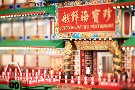 電影《食神》中周星馳和谷德昭的經典造型。