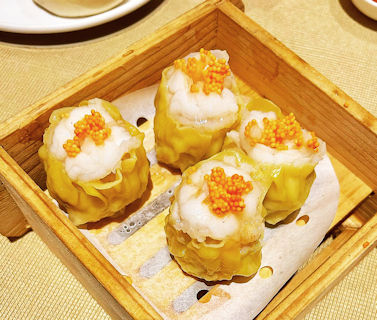 切肉燒賣的蝦仁和豬肉粒口感相當爽脆。 