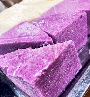 紫薯鬆糕和白糖鬆糕。