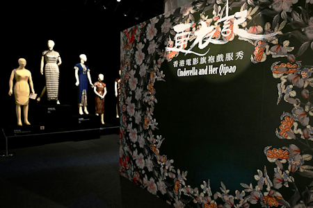 「更衣記——香港電影旗袍戲服秀」展覽展出31套由多位經典女星在上世紀50至90年代的電影中穿着過的旗袍戲服。