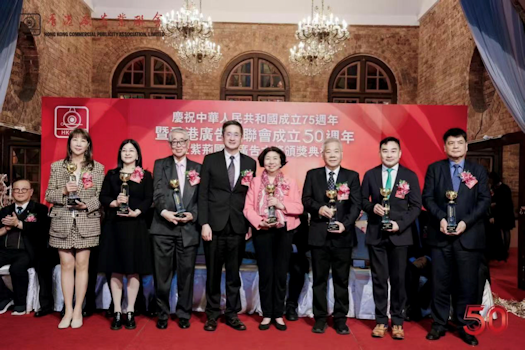 榮獲金紫荊終身成就獎的八名資深廣告人:紀文鳳、蔡和平、高麗娟、余統浩、甄愛華、徐霆、王運豐、姜增和。