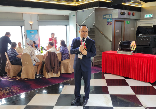 執信中學校長許文學致辭。