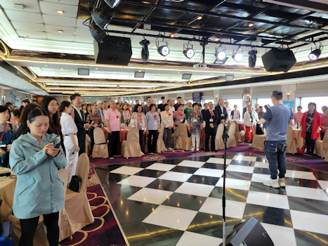 大會開始，齊唱校歌