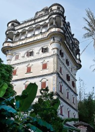 錦江里瑞石樓是開平現存最高、最美的碉樓，有「開平第一樓」之稱。