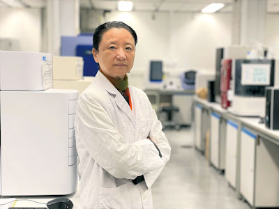 薛教授在醫學科研曾跑嬴美國麻省理工。