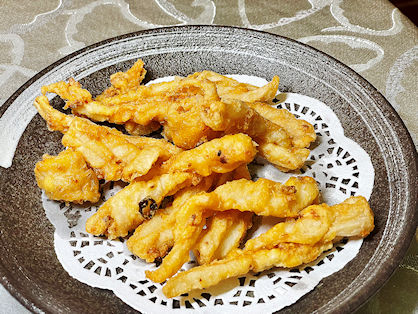 椒鹽鮮魷外脆，肉質爽甜。