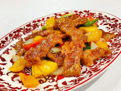 片狀的咕嚕肉咬勁十足，毫不乾柴。