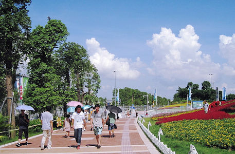 11月深圳市住房和建設局網推出安居房，擁有本地戶籍、家庭或年滿35歲單身居民、社保累計繳費5年以上、未擁有自有住房和保障住房的都可以申請。