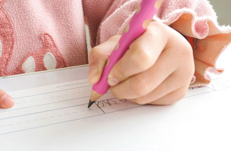 傳統鉛筆的筆芯使用石墨作材料，製造過程中會影響工人的健康。