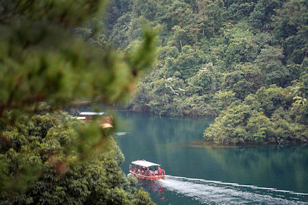 鼎湖山自然保護區被譽為「北回歸沙漠帶上的明珠」。