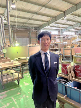 山中武會長說廣島扶手椅於2008年開始發售。