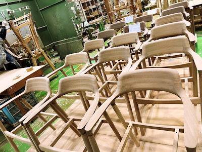尚未完成的廣島椅。