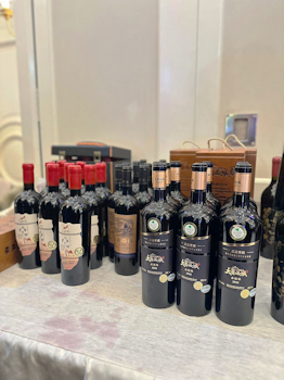 晚宴品嚐的新疆葡萄洒。