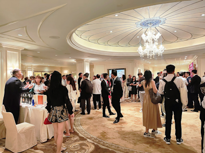 晚宴當晚十分熱鬧。