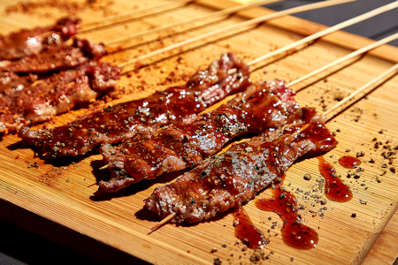 濕辣牛肉串入口嫩滑多汁。